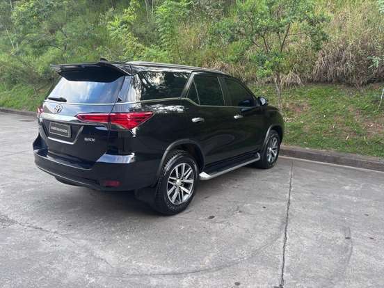 TOYOTA-HILUX SW4-2.8 SRX 4X4 7 LUGARES 16V TURBO INTERCOOLER DIESEL 4P AUTOMÁTICO TOYOTA-HILUX SW4-2019