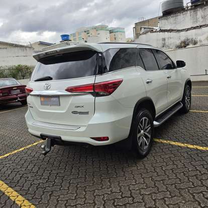 TOYOTA-HILUX SW4-2019