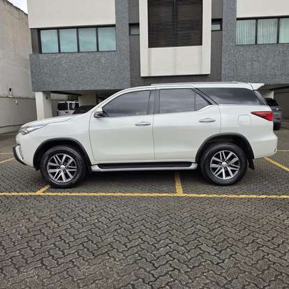 TOYOTA-HILUX SW4-2019