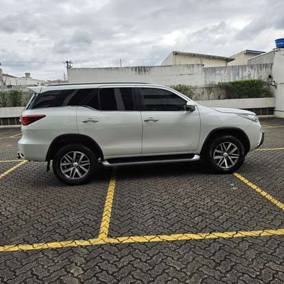 TOYOTA-HILUX SW4-2019