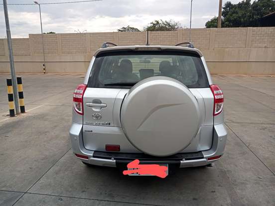 TOYOTA-RAV4-2010
