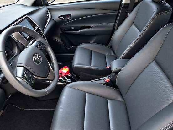 TOYOTA-YARIS-2023