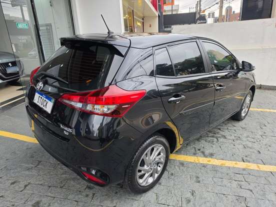 TOYOTA-YARIS-2023