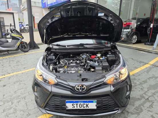 TOYOTA-YARIS-2023