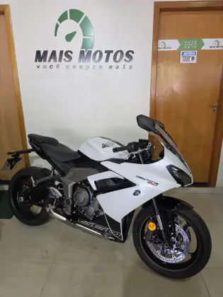 TRIUMPH DAYTONA 660 