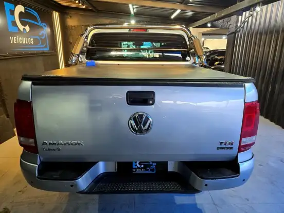 VOLKSWAGEN-AMAROK-2012
