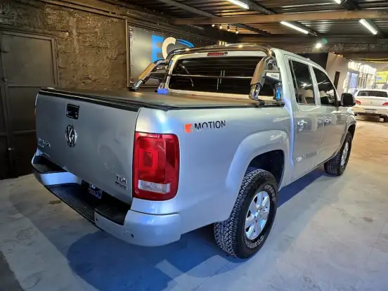 VOLKSWAGEN-AMAROK-2012