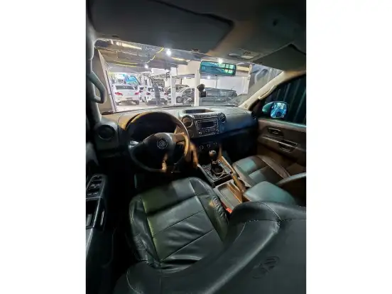 VOLKSWAGEN-AMAROK-2012