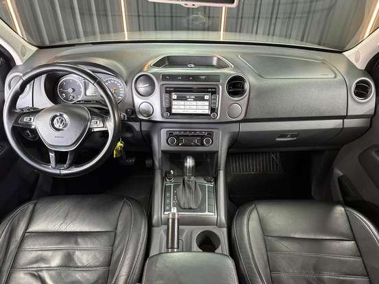 VOLKSWAGEN-AMAROK-2015
