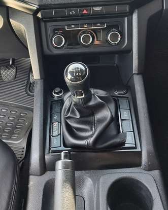 VOLKSWAGEN-AMAROK-2017