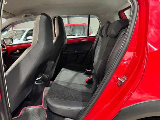 VOLKSWAGEN-CROSS UP-2017