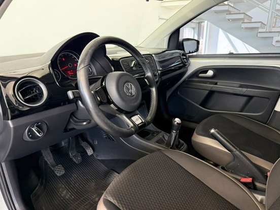VOLKSWAGEN-CROSS UP-2016