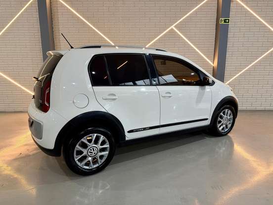 VOLKSWAGEN-CROSS UP-1.0 TSI 12V FLEX 4P MANUAL VOLKSWAGEN-CROSS UP-2015