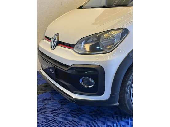 VOLKSWAGEN-CROSS UP-2018