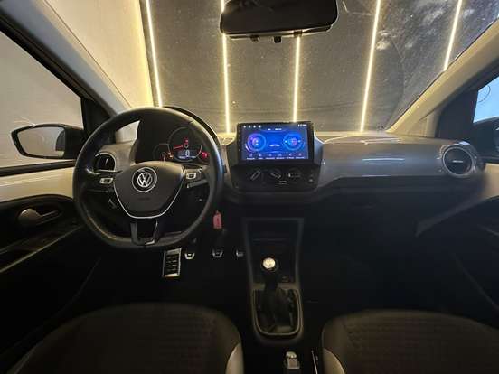 VOLKSWAGEN-CROSS UP-2018