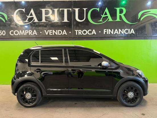 VOLKSWAGEN-CROSS UP-2015