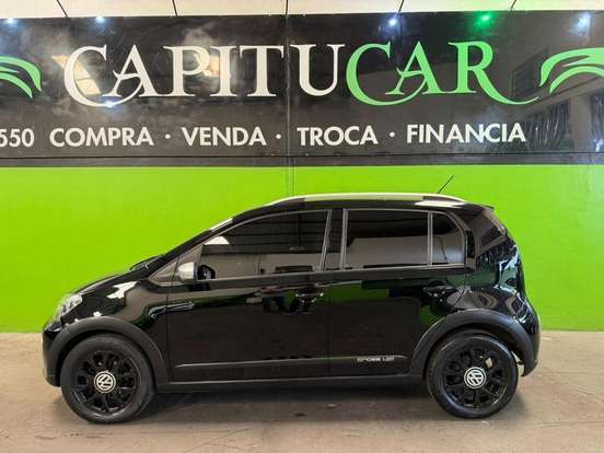 VOLKSWAGEN-CROSS UP-2015