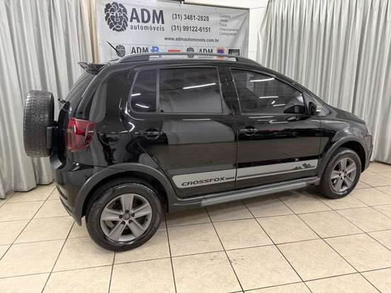 VOLKSWAGEN-CROSSFOX-2012