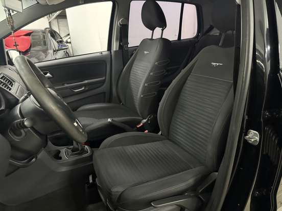 VOLKSWAGEN-CROSSFOX-2012