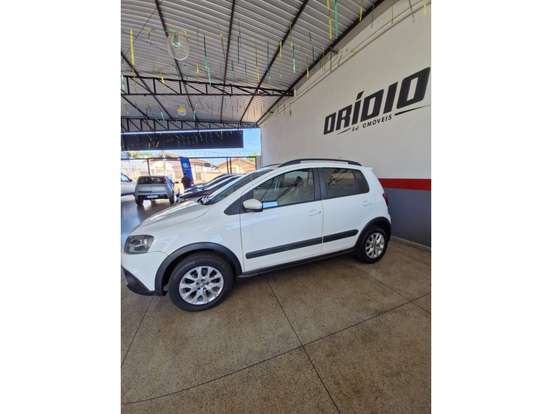 VOLKSWAGEN-CROSSFOX-2014