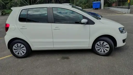 VOLKSWAGEN-FOX-2014