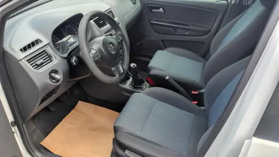 VOLKSWAGEN-FOX-2014