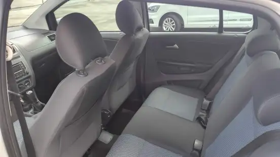 VOLKSWAGEN-FOX-2014