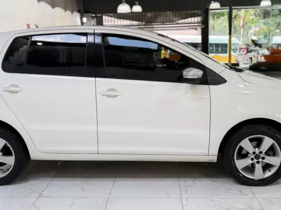 VOLKSWAGEN-FOX-1.6 MI ROCK IN RIO 8V FLEX 4P MANUAL VOLKSWAGEN-FOX-2015