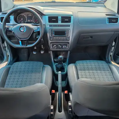 VOLKSWAGEN-FOX-2016