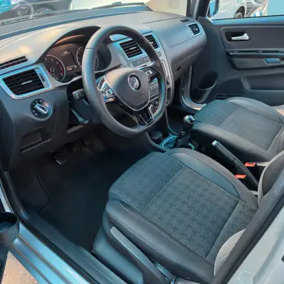 VOLKSWAGEN-FOX-2016