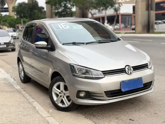 VOLKSWAGEN-FOX-2016