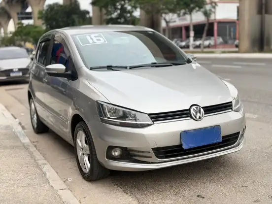 VOLKSWAGEN-FOX-2016