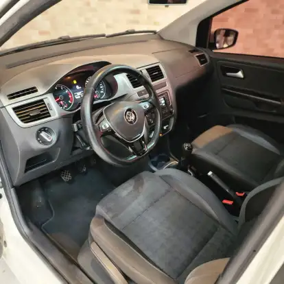 VOLKSWAGEN-FOX-2016