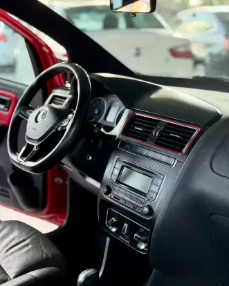 VOLKSWAGEN-FOX-2015