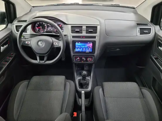 VOLKSWAGEN-FOX-2021