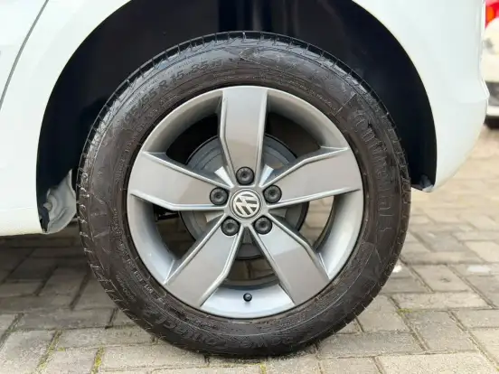 VOLKSWAGEN-FOX-1.6 MSI TOTAL FLEX CONNECT 4P MANUAL VOLKSWAGEN-FOX-2019