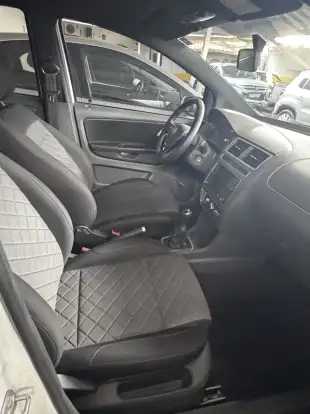 VOLKSWAGEN-FOX-2019