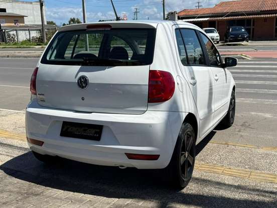 VOLKSWAGEN-FOX-2014