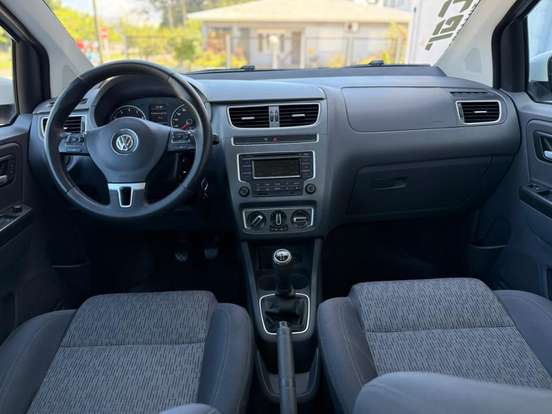 VOLKSWAGEN-FOX-2014