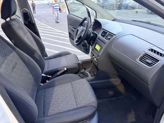 VOLKSWAGEN-FOX-2014