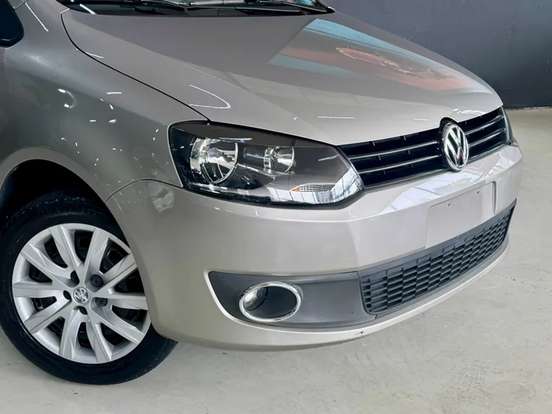 VOLKSWAGEN-FOX-2012