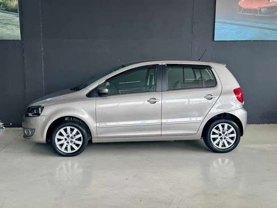 VOLKSWAGEN-FOX-2012