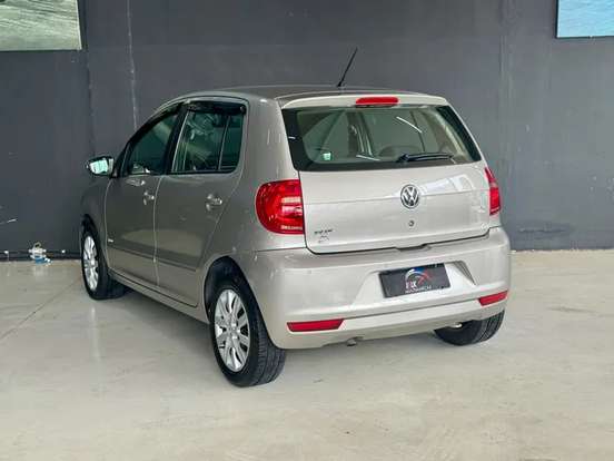 VOLKSWAGEN-FOX-2012