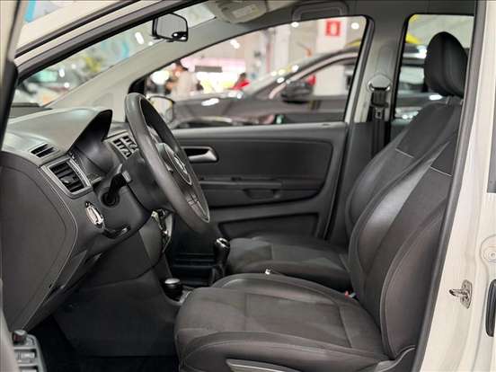 VOLKSWAGEN-FOX-1.0 MI COMFORTLINE 8V FLEX 4P MANUAL VOLKSWAGEN-FOX-2015