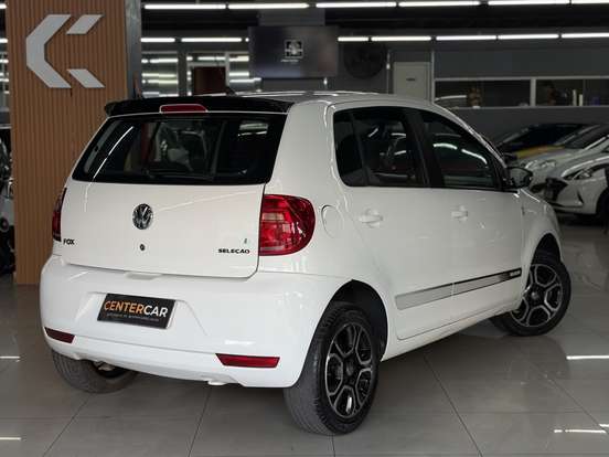 VOLKSWAGEN-FOX-2014