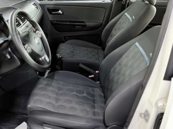 VOLKSWAGEN-FOX-2014