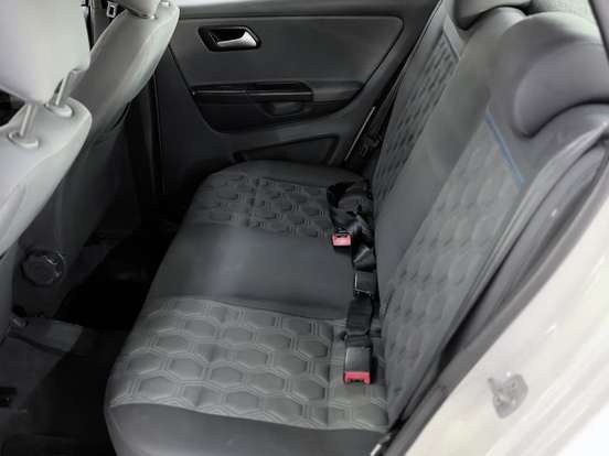 VOLKSWAGEN-FOX-1.0 MI SELEÇÃO 8V FLEX 4P MANUAL VOLKSWAGEN-FOX-2014