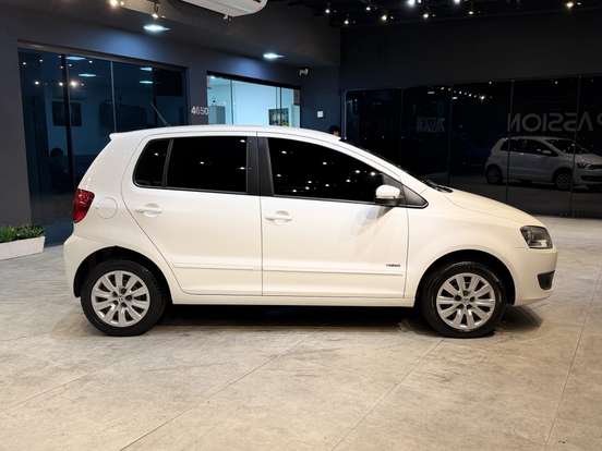 VOLKSWAGEN-FOX-2012