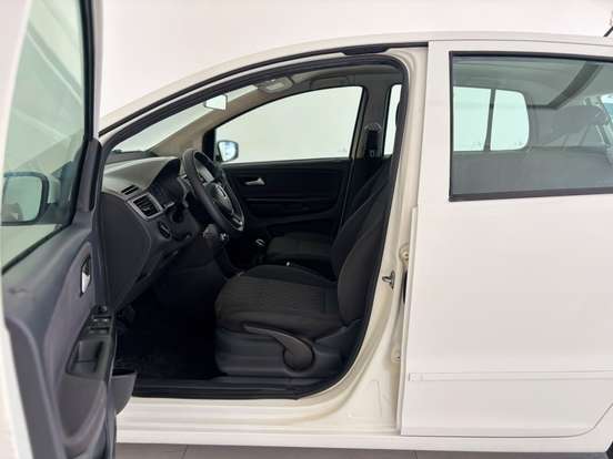 VOLKSWAGEN-FOX-2016