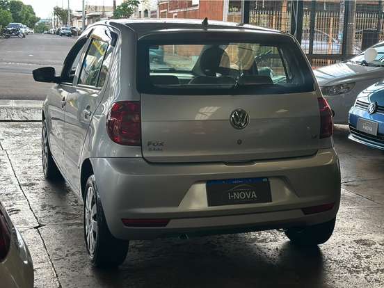 VOLKSWAGEN-FOX-1.6 MI 8V FLEX 4P MANUAL VOLKSWAGEN-FOX-2010